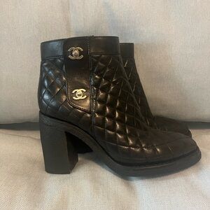 💠CHANEL Black Quilted High Heeled Boots with Silver Closures💠